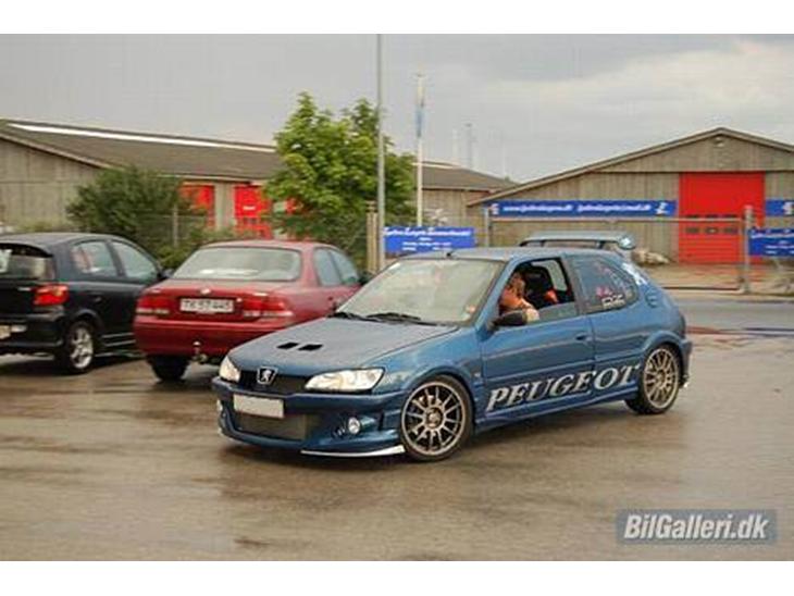 {{currentPhoto.altText}} billede {{currentPhoto.number}}