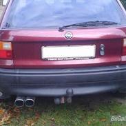 Opel Astra 1,6i (totalskadet)