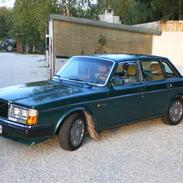 Volvo 244 TOTAL SKADET