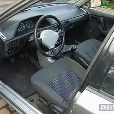 Mazda 323 bg totalskadet
