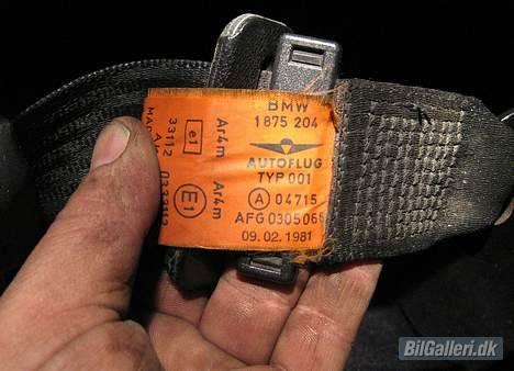 BMW 633 CSI - E24 *SKROTTET* - Mærke i sikkehedsselen viser fødedato billede 9