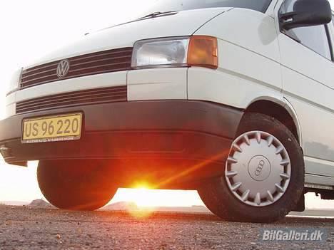 VW Transporter 2,4D - Under Glow... billede 3