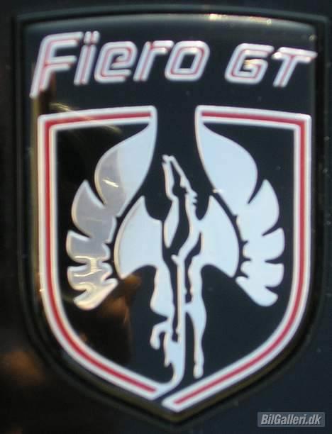 Pontiac Fiero GT - Emblem på fronthjelm billede 2