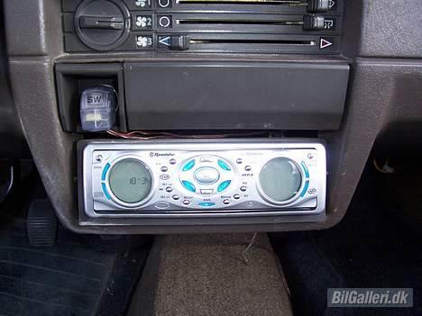 Skoda favorit 135 LX *Solgt* - den gamle radio.... billeder af det nye kommer billede 3