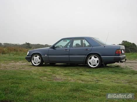 Mercedes Benz W124 300D - Nyvasket billede 1