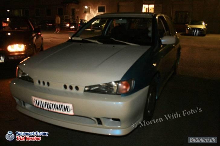 Nissan sunny twincame - hjemme i indkørslen billede 1