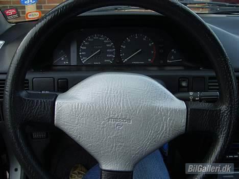 Mazda 323 bg totalskadet - mit ejet lille forsøg med at male synes det gik rimelig godt billede 3