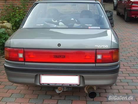 Mazda 323 bg totalskadet billede 6