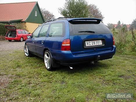 Ford Mondeo st.car. ** SOLGT** - Jeg syntes selv at det er en god "røv" selv om jeg har måtte afmont. mine sænkningfjedre igen....det var en kende for "racing" aktigt til mig billede 15