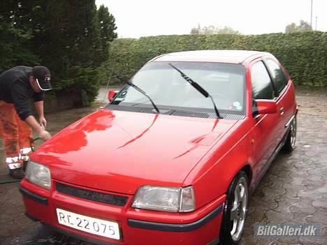 Opel kadett 16v - Nyvasket..og med de "store" fælge på.. billede 10