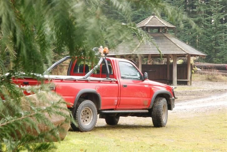 Toyota Hilux 4x4 billede 2