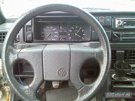 VW Golf II  *SOLGT* - Det gode gamle originale rat, men et svagt syn på speedometeret med det herlige ur billede 11