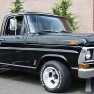 Amerikaner Ford F100 *SOLGT*