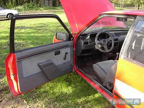 Ford Escort XR3i - Dørbeklædningerne med den blå streg som vidner om at det er en XR3i billede 13