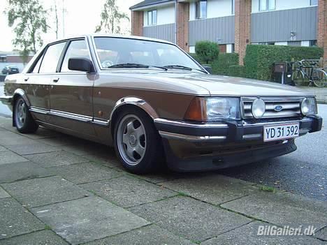 Ford granada ghia (skrottet)  - 195/50*15 gør den yderlig 20mm lacer så den er nu sænket 80 mm det gir et super gangster look billede 11