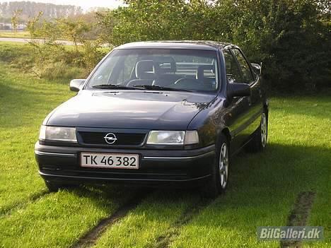 Opel Vectra A 2,0i TOTALSKADET billede 12