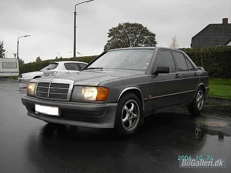 Mercedes Benz 190E 2.0L  " SOLGT "  billede 2