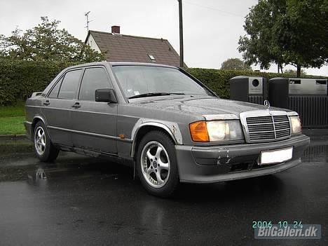 Mercedes Benz 190E 2.0L  " SOLGT "  billede 3