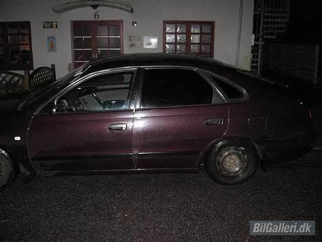 Toyota Carina E 2,0 sli SOLGT - så kom der sku solfilm fra b stolpe og bag ud har fortrudt at jeg ikk fik i de forreste   billede 4