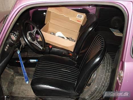 Seat 600 - kabinen i vinyl! ingen komfort, men 2 sæder er der da billede 3