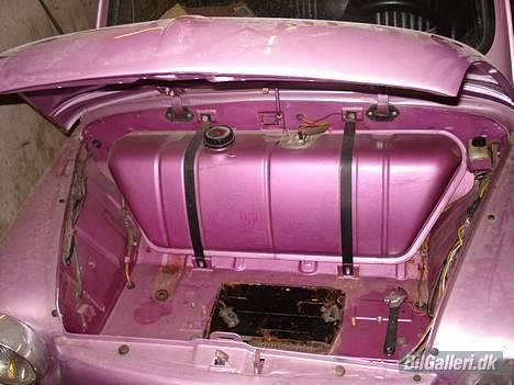 Seat 600 - rummet under front klap! tanken sidder her, ikke det nemmeste sted at komme til! billede 11
