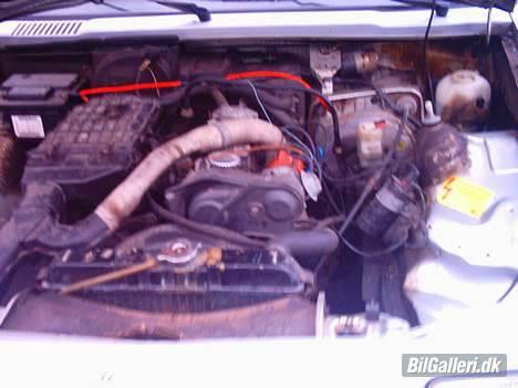 Opel Manta 1.8S GT - Der er ikke meget at komme efter hernede, men det der er, virker, og er passet og plejet billede 6