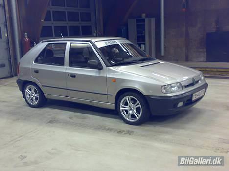 Skoda Felicia-solgt - bilen med de nye fælge;) billede 13