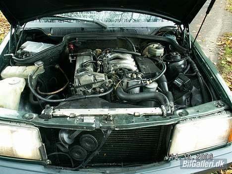 Mercedes Benz 190 201W  "SOLGT" - Jep. det er motoren. skal ryddes lidt op engang der er tid. billede 7