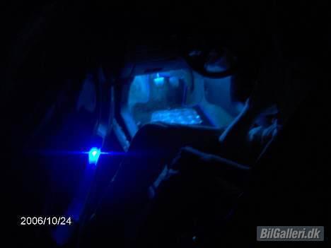 Opel Calibra - Lys i dørlomme og over pedalerne billede 10