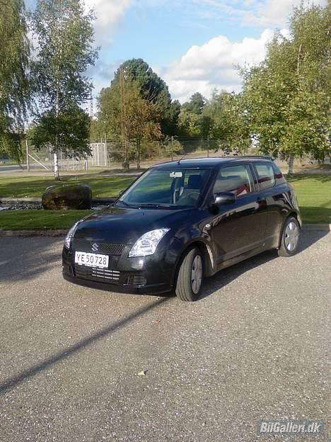 Suzuki Swift - Solgt! - Her er den, ganske standard, Piv fræk, lige fra forhandleren... billede 2