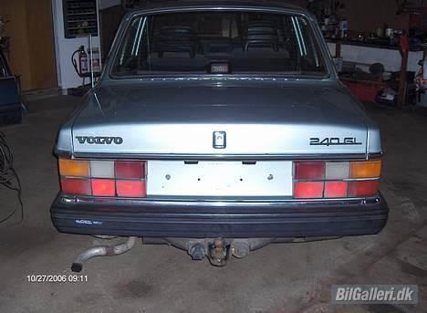 Volvo 240GL - skrottet billede 2