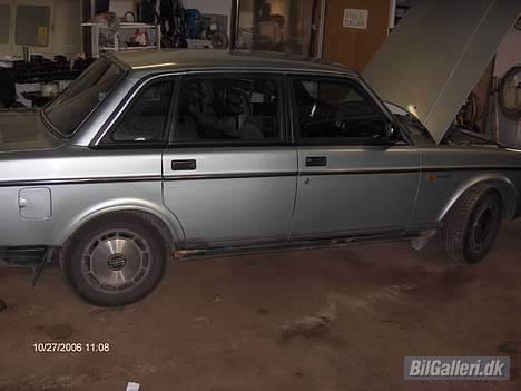 Volvo 240GL - skrottet billede 5