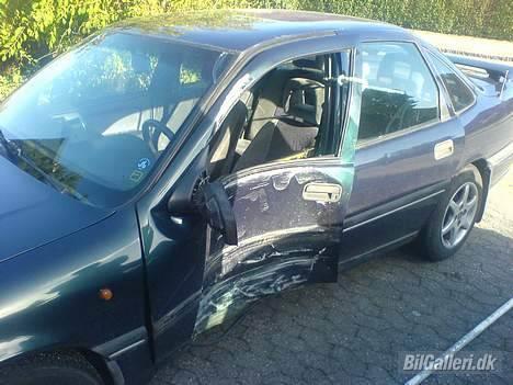 Opel Vectra A 2,0i TOTALSKADET billede 17