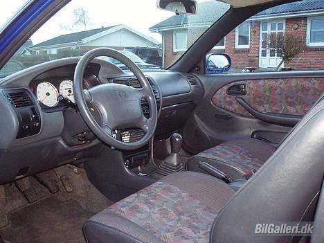 Toyota Corolla E10 - død - et billede af kabinen billede 9