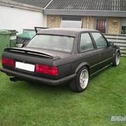 BMW 320i E30 // Solgt