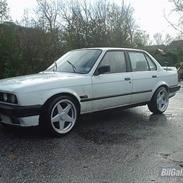 BMW 324td skadet