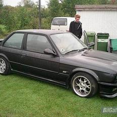 BMW 320i E30 // Solgt