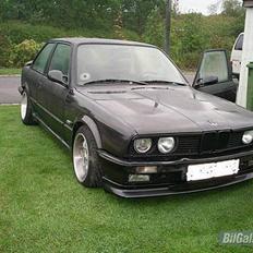 BMW 320i E30 // Solgt