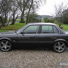 BMW E 30 320i - SOLGT
