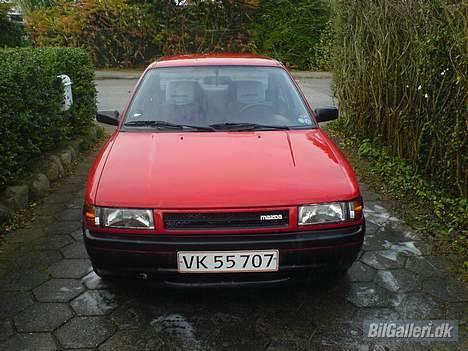 Mazda 323 SedanLX"Brændt af" billede 1