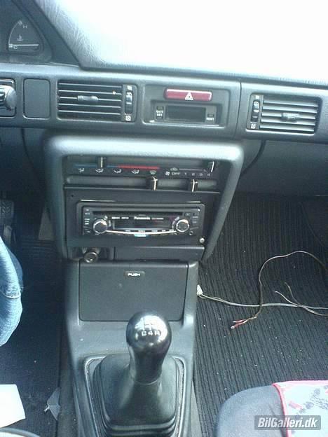 Mazda 323 SedanLX"Brændt af" billede 8