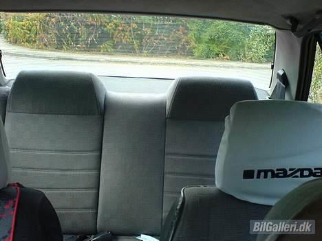 Mazda 323 SedanLX"Brændt af" billede 9