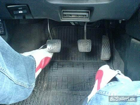 Mazda 323 SedanLX"Brændt af" billede 10