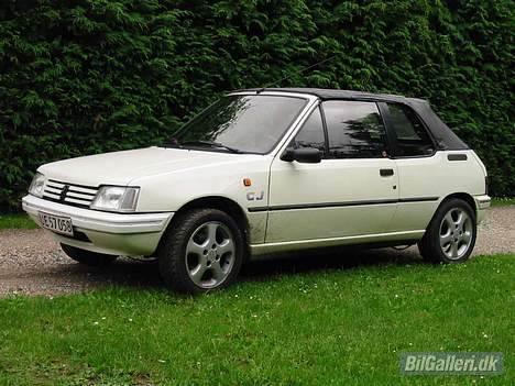 Peugeot 205 cabriolet SOLGT - sådan så bilen ud til at starte med,, inden den blev lavet om billede 6