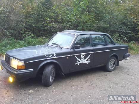 Volvo 240 GL "The Pirate Car" - The Beast billede 1