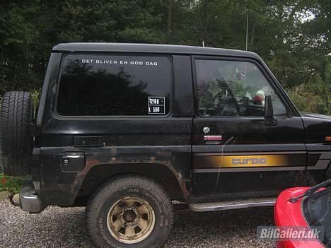 Toyota landcruiser lj 70 solgt - RUST skulle nok finde en ny skærm forøger billede 4