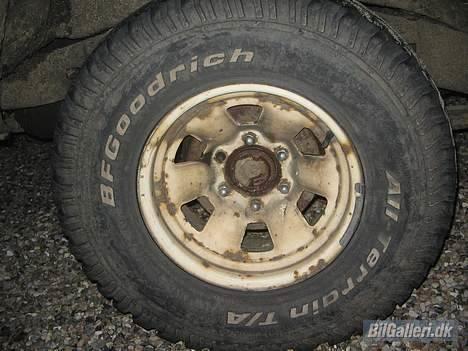 Toyota landcruiser lj 70 solgt - trænger nok til lidt ny lak billede 5