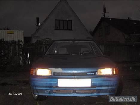 Mazda 323 LX - død - - fars stolthed! billede 4