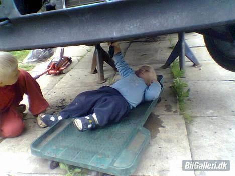 Opel Kadett GSI 16V "Orange" - Chef mekanikerne igang... hehe...Fars Drenge.. billede 5