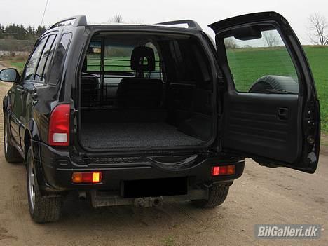 Suzuki Grand Vitara SOLGT - Alt pynter på en gammel Suzuki billede 12